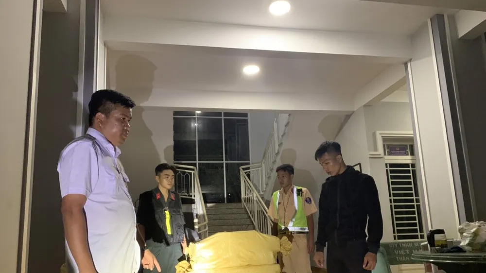 Bắt giữ 2 thanh niên vận chuyển 260kg pháo hoa lậu