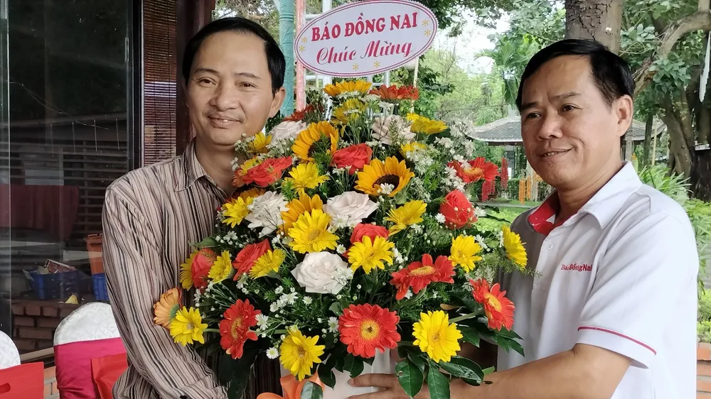 Nhà báo Văn Phong ra mắt sách Lên rừng xuống biển 3