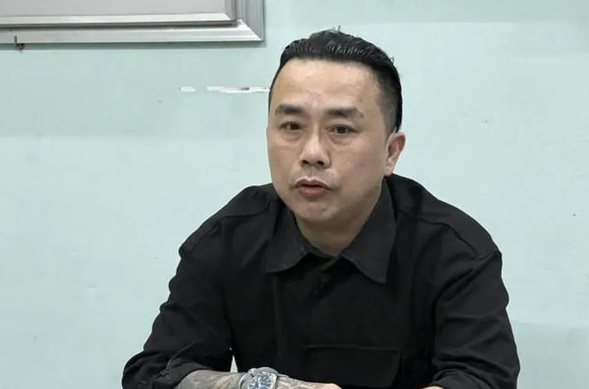 Bắt Việt kiều dùng ảnh “nóng” đòi tiền bạn gái cũ 