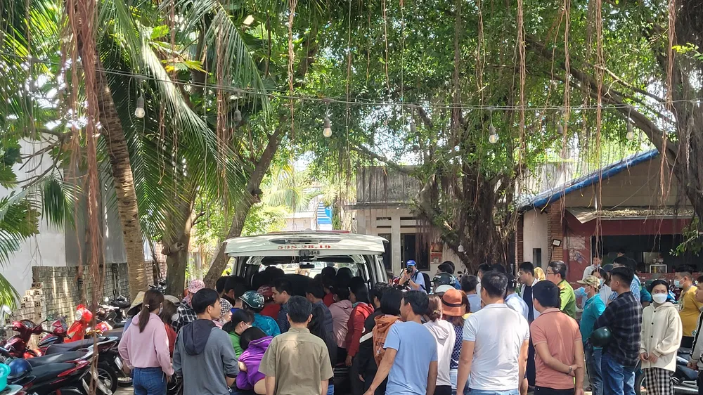 Lật thuyền trên sông Đồng Nai, 12 người rớt xuống nước, 1 người tử vong