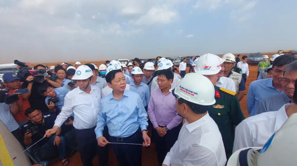 Phó Thủ tướng Trần Hồng Hà kiểm tra dự án sân bay Long Thành và các tuyến đường kết nối