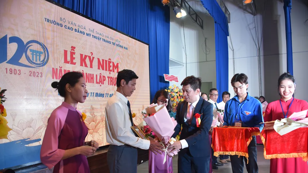 Trường Cao đẳng Mỹ thuật Trang trí Đồng Nai kỷ niệm 120 năm thành lập