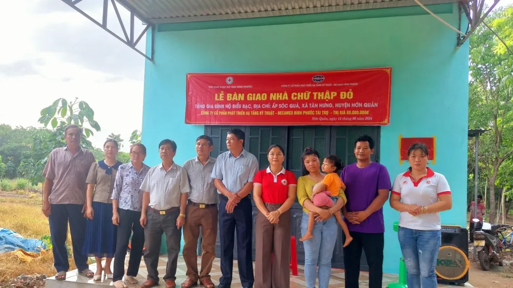Bình Phước: Trao nhà cho hộ nghèo, đồng bào dân tộc thiểu số