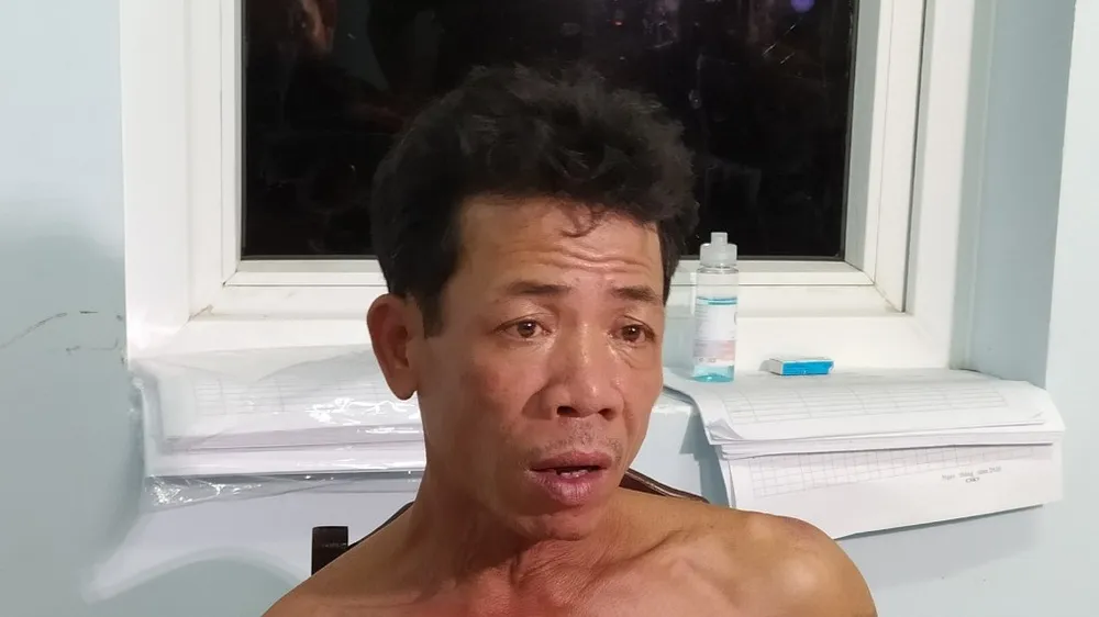 Tạm giữ đối tượng dùng dao chém công an phường