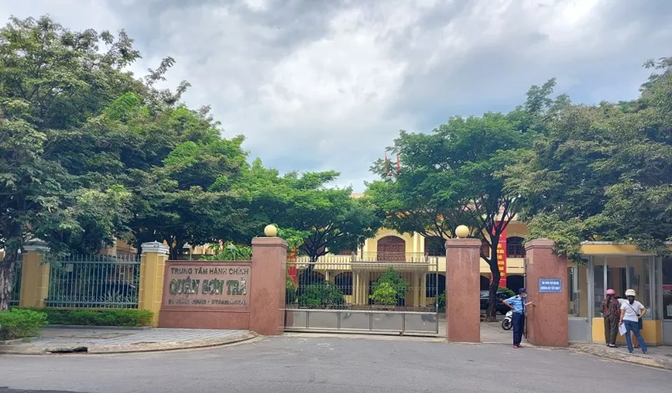 Một nhân viên văn phòng đăng ký đất đai lấy 21 sổ đỏ của người dân đi 'cho mượn'
