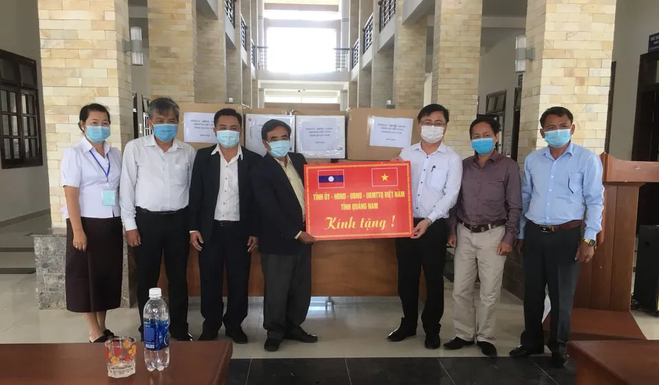Quảng Nam hỗ trợ trang thiết bị phòng chống dịch Covid-19 cho tỉnh Sê Kông, Lào