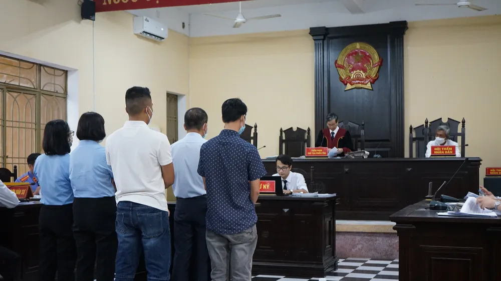 Quang cảnh phiên tòa