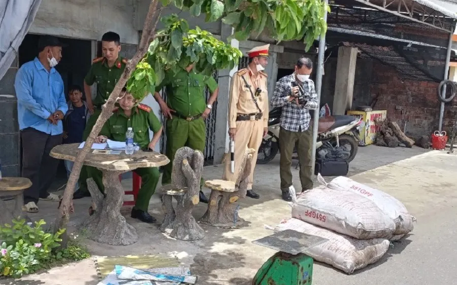 Phát hiện xe khách chở gần 400kg mỡ động vật bốc mùi hôi thối