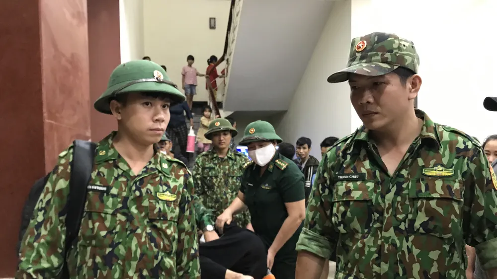 Bộ đội Biên phòng tỉnh Quảng Nam đưa bệnh nhân đi cấp cứu