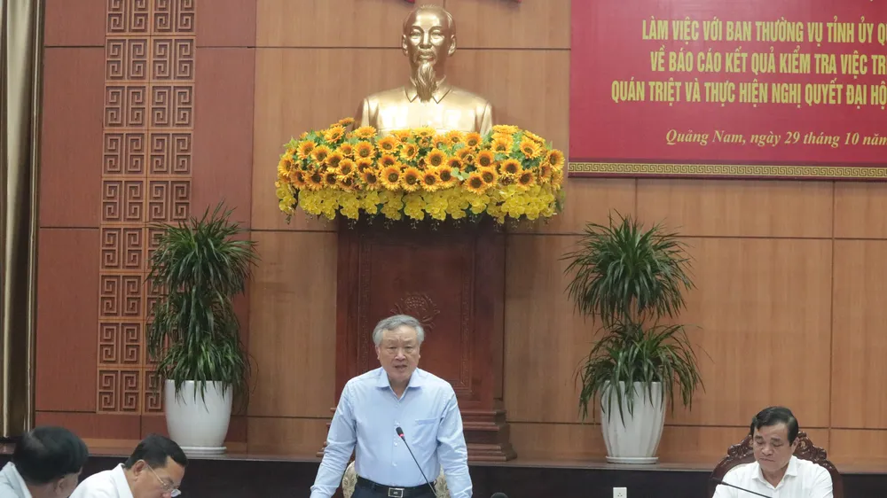 Đồng chí Nguyễn Hòa Bình kết luận buổi làm việc với Ban Thường vụ Tỉnh ủy Quảng Nam. Ảnh: NGUYỄN CƯỜNG