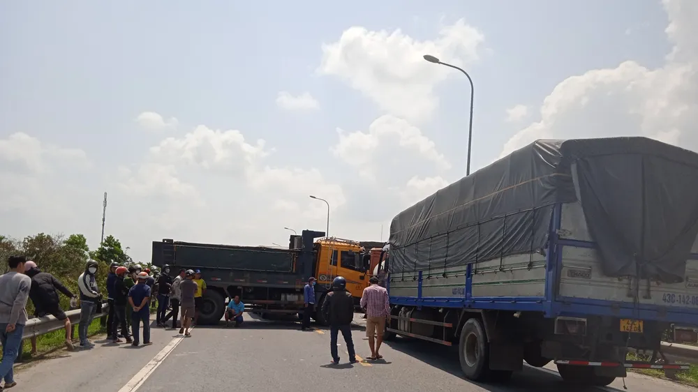 Tai nạn giao thông liên hoàn giữa 5 xe tải, đường tránh Quốc lộ 1A tắc nghẽn cục bộ