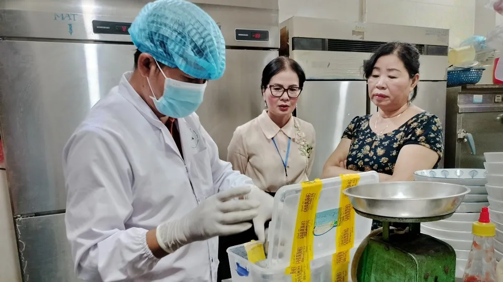 Tiệm bánh mì Phượng ở Hội An tạm đóng cửa sau khi có nhiều người bị ngộ độc 