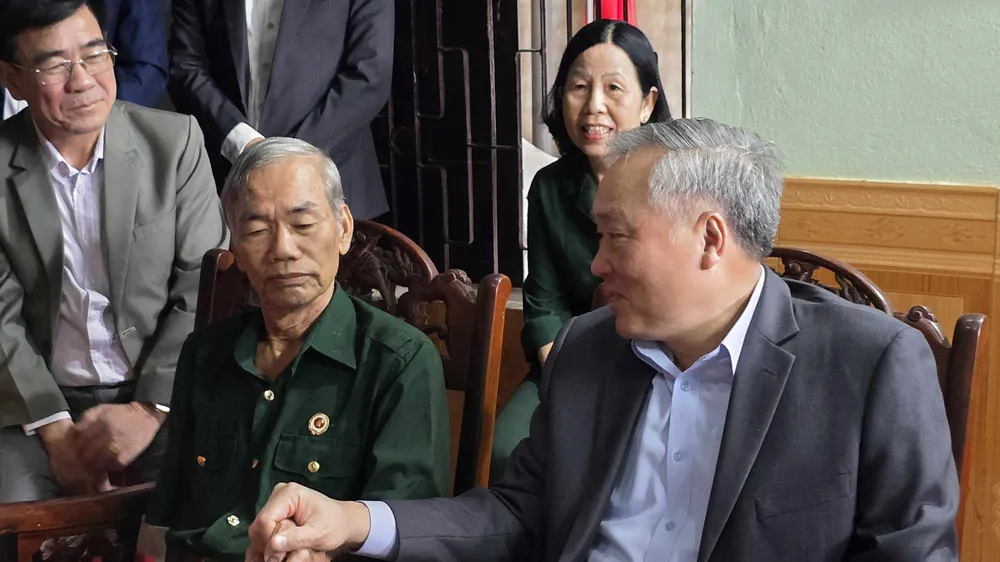Phó Thủ tướng Thường trực Nguyễn Hòa Bình thăm, tặng quà tết tại tỉnh Quảng Nam
