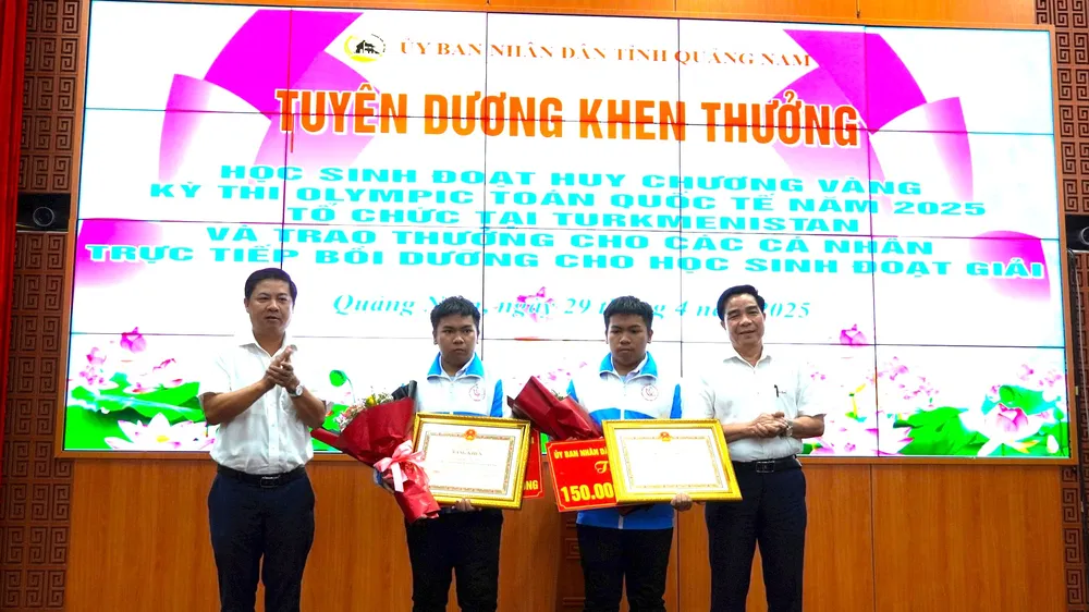 Quảng Nam "thưởng nóng" cho anh em sinh đôi đoạt Huy chương Vàng tại Kỳ thi Olympic Toán quốc tế 2025 