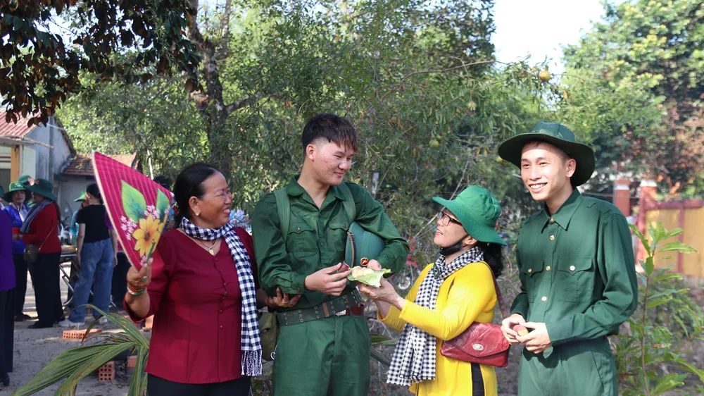 Tái hiện hình ảnh “Bộ đội về làng” khi đất nước đã hòa bình