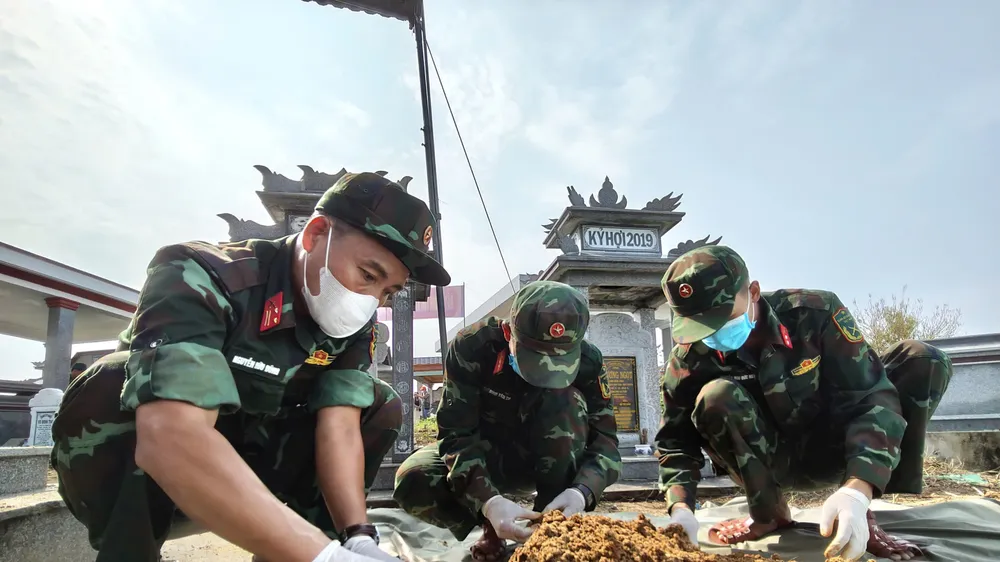 Đà Nẵng: Phát hiện nhiều di vật liệt sĩ trong khu mộ tập thể tại xã Thu Bồn