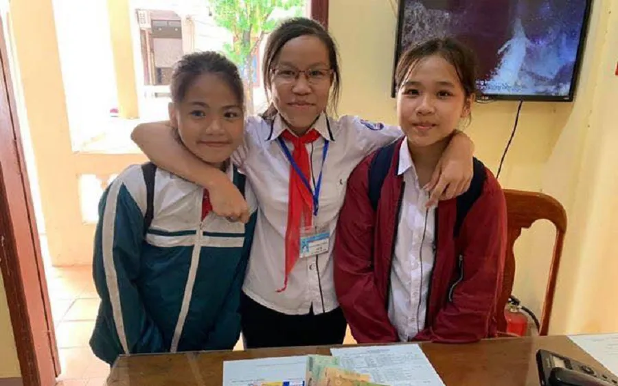 3 học sinh nhặt được gần 10 triệu đồng tìm trả lại người đánh rơi