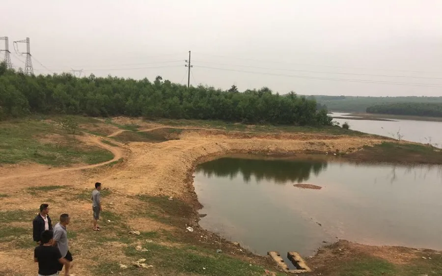 Hai cháu bé đuối nước dưới hồ thủy lợi
