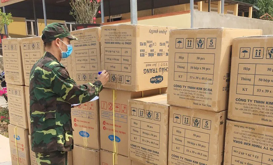 Bắt giữ 95.000 khẩu trang không rõ nguồn gốc ở khu vực biên giới