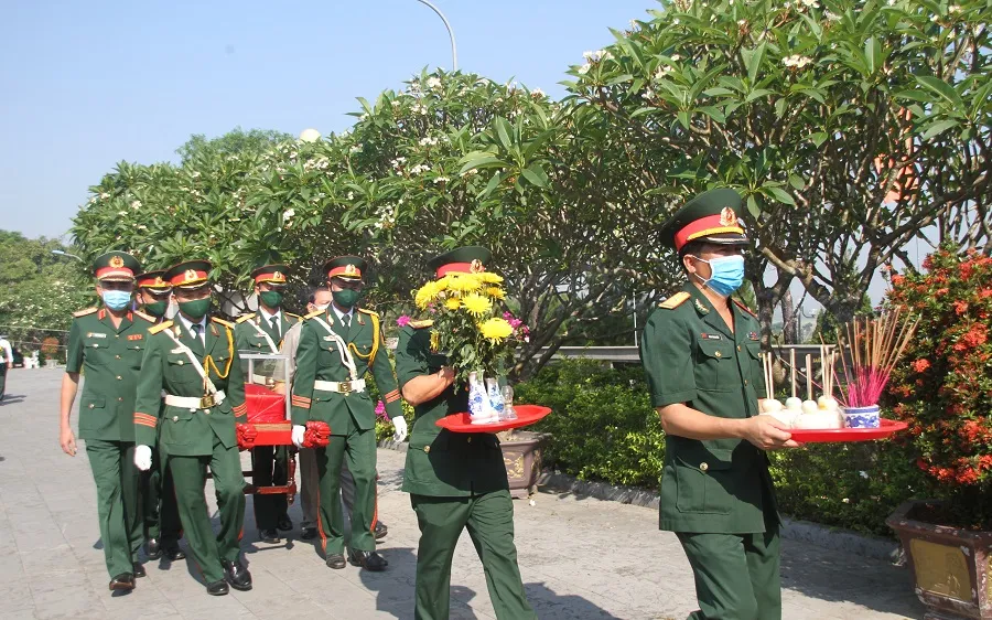 Quảng Trị tiếp nhận hài cốt liệt sĩ hy sinh tại Lào về an táng tại Nghĩa trang liệt sĩ Quốc gia đường 9