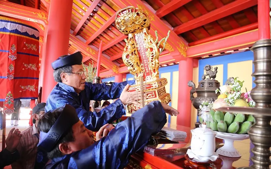 Long vị vua Hàm Nghi được đặt lên án thờ trong Đền tưởng niệm vua Hàm Nghi và các tướng sĩ Cần Vương.