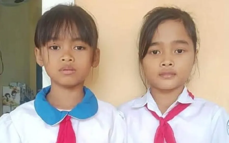 2 học sinh tìm người trả lại 5 triệu đồng phát hiện trong áo quần được tặng 
