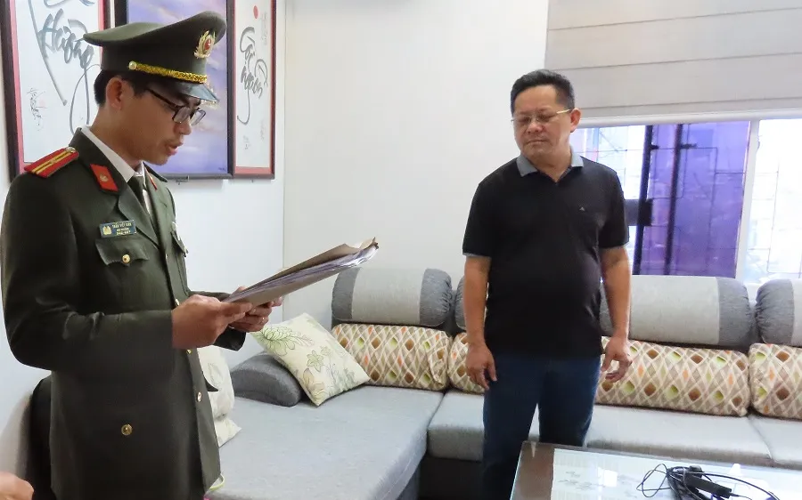 Lực lượng chức năng khám xét nơi ở của Phan Bùi Bảo Thy. Ảnh: Công An Quảng Trị