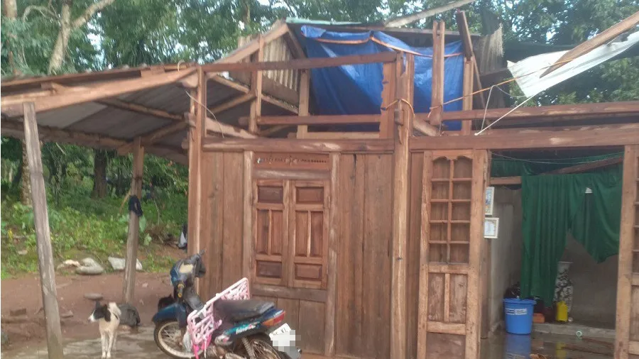 Dông lốc làm tốc mái hàng chục nhà dân ở Quảng Trị