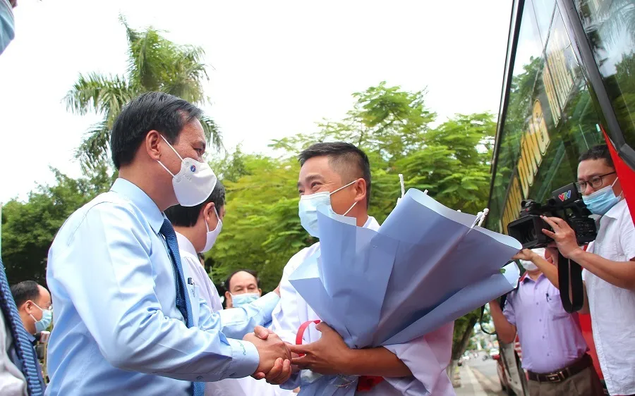Lễ ra quân lực lượng y tế tình nguyện hỗ trợ tỉnh Bình Dương phòng chống dịch Covid-19