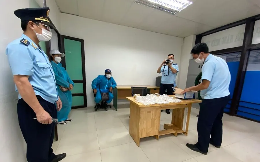 Phát hiện vụ vận chuyển nhiều ngoại tệ, vàng qua biên giới 
