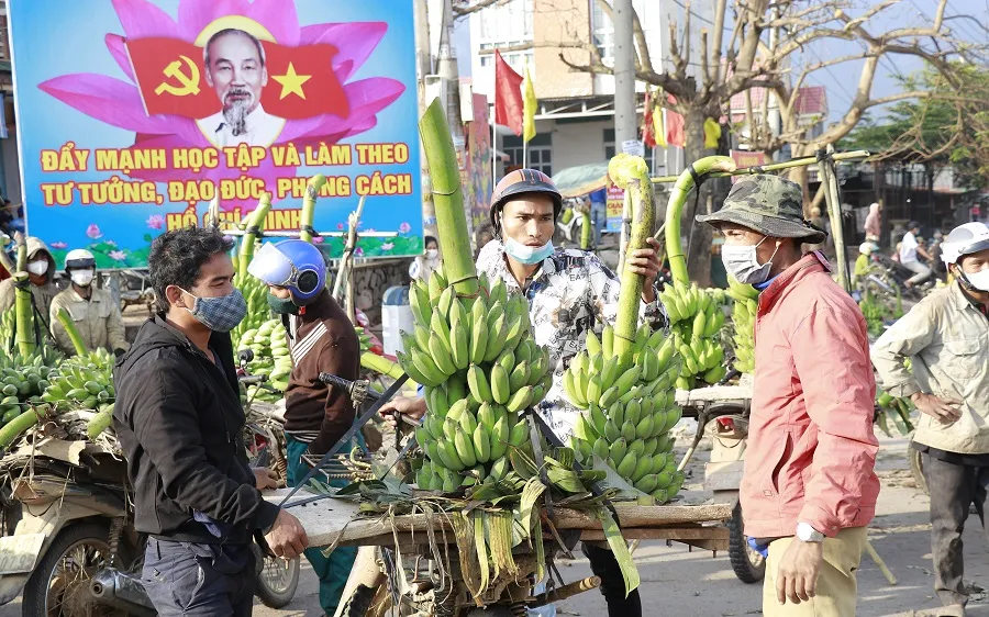 Nhộn nhịp phiên chợ chuối mật mốc ngày giáp tết