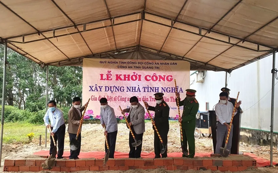 Khởi công xây dựng nhà tình nghĩa tặng thân nhân liệt sĩ Công an nhân dân 