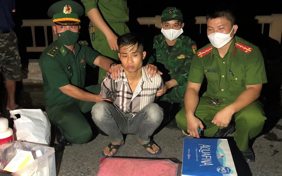Bắt đối tượng vận chuyển 19.000 viên ma túy