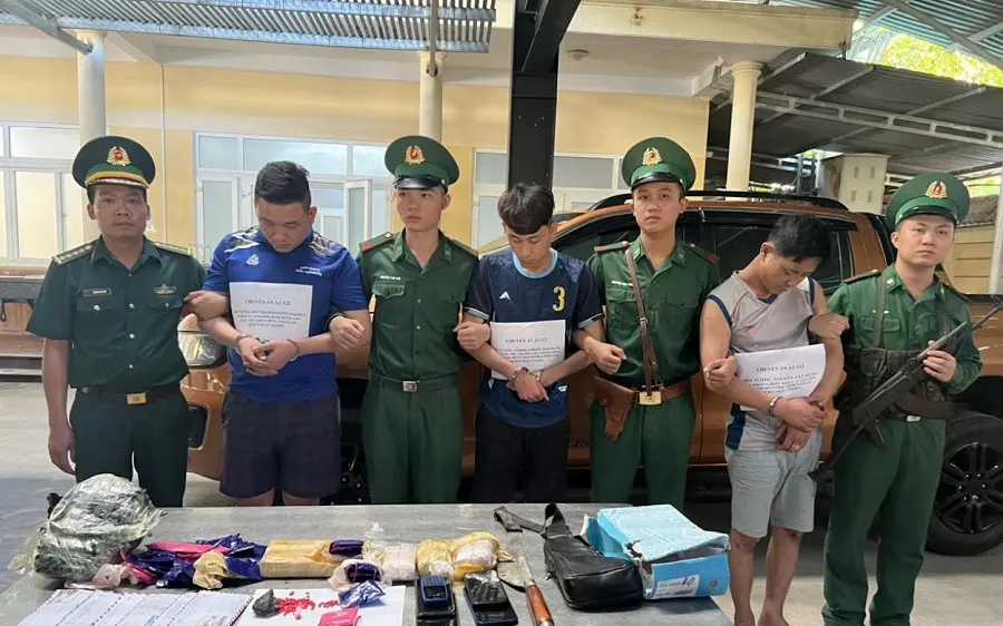 Bắt 3 đối tượng, thu giữ 18.000 viên ma túy tổng hợp
