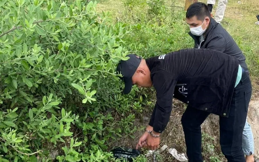 Thanh niên vứt 12.000 viên ma túy xuống đường khi bị công an phát hiện