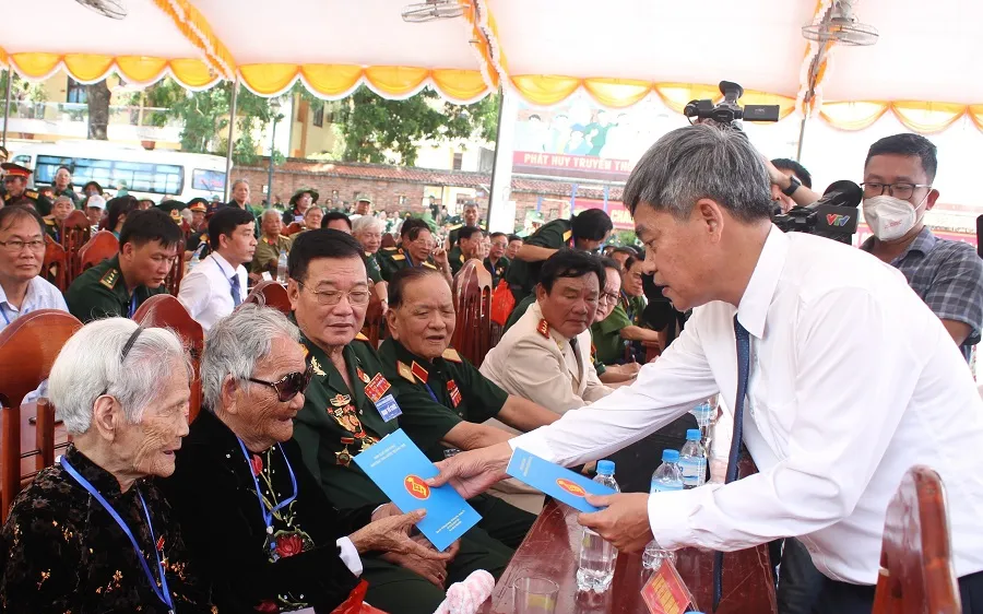 Tưởng niệm và tri ân các anh hùng liệt sĩ tại Thành cổ Quảng Trị