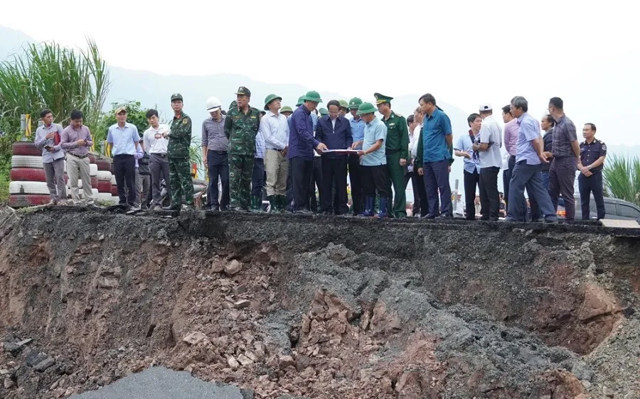 Phó Thủ tướng Lê Văn Thành kiểm tra công tác khắc phục hậu quả mưa lũ tại Quảng Trị