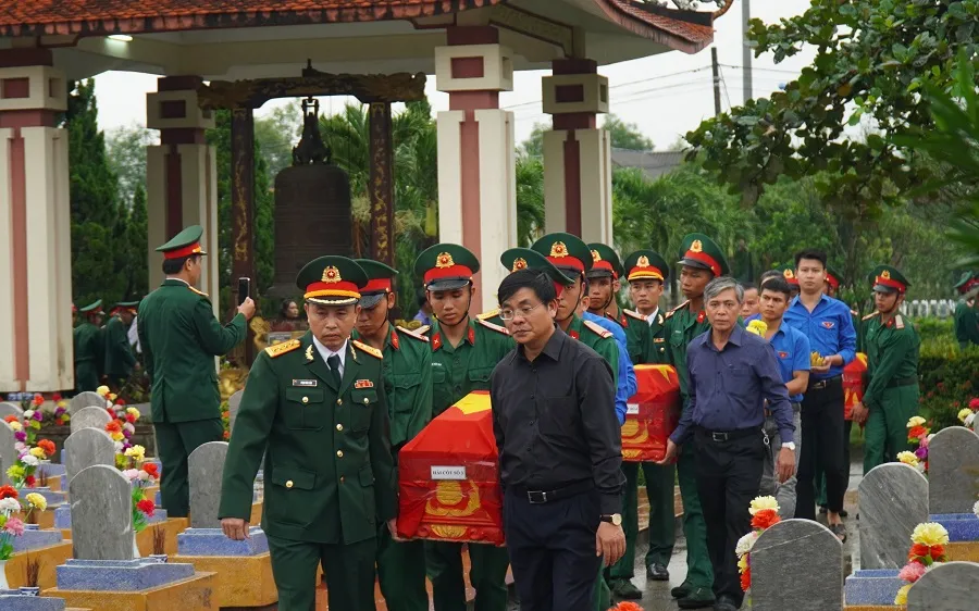 Truy điệu và an táng 8 hài cốt liệt sĩ