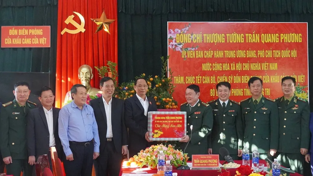 Phó Chủ tịch Quốc hội Trần Quang Phương thăm, chúc tết tại Quảng Trị