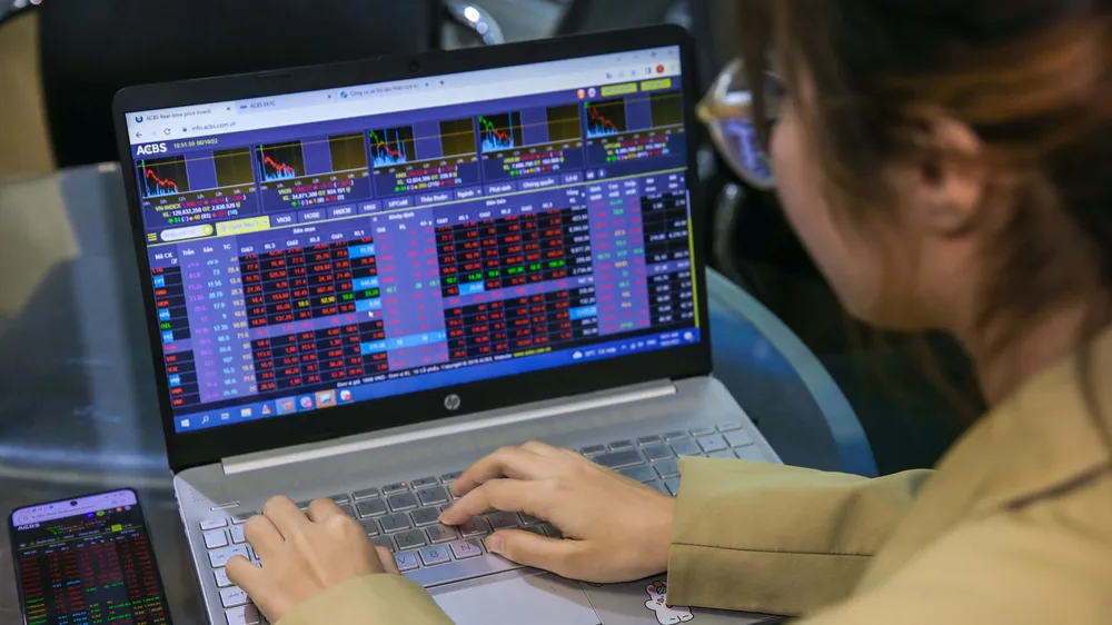 VN-Index tăng điểm nhờ cổ phiếu trụ 