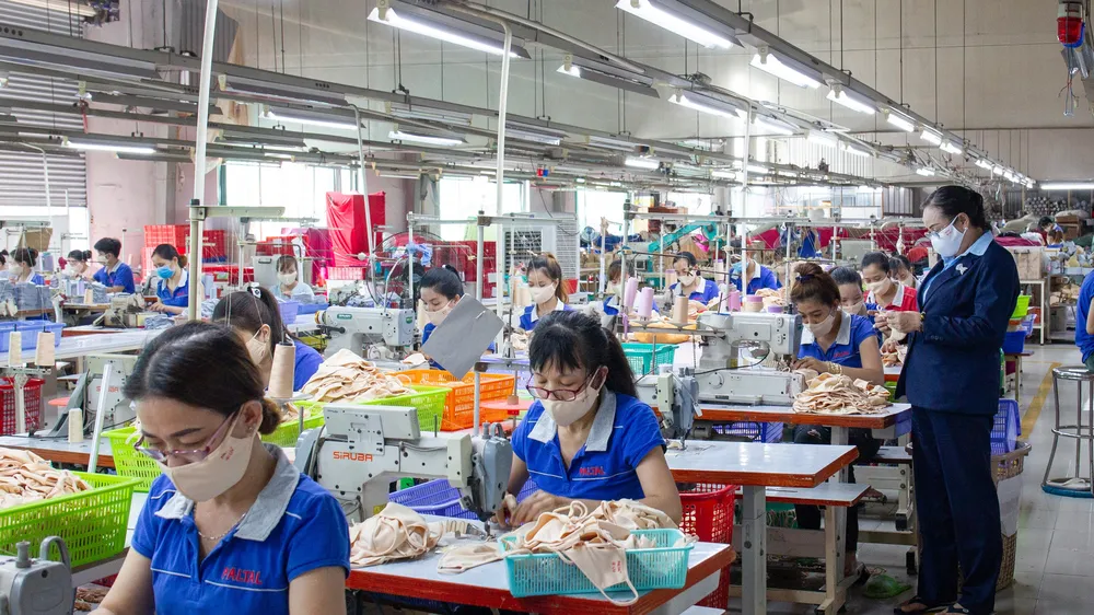 Công ty Dệt may Kim Dung chuyên may quần áo thời trang tại Vĩnh Lộc A, Bình Chánh, TPHCM. Ảnh: HOÀNG HÙNG