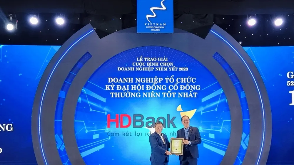 TOP 10 Báo cáo thường niên tốt nhất khối Tài chính có gì khác biệt?
