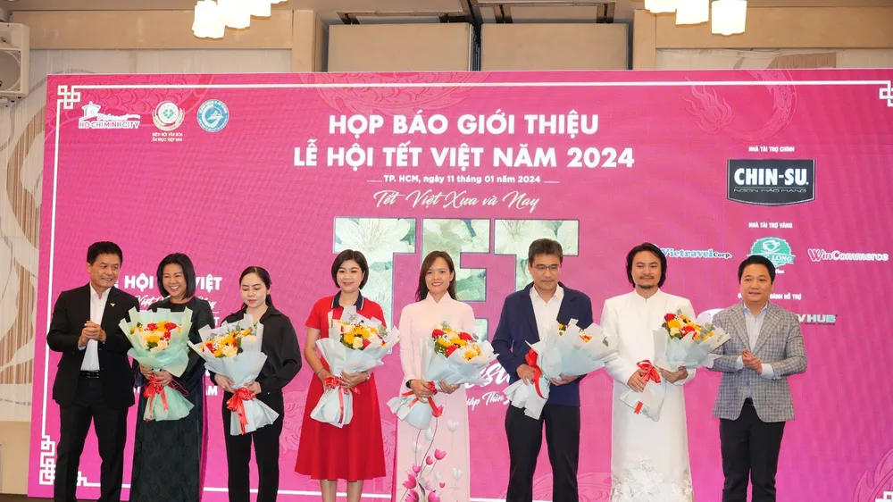 Lễ hội Tết Việt 2024 tôn vinh tết cổ truyền và sẻ chia an sinh xã hội