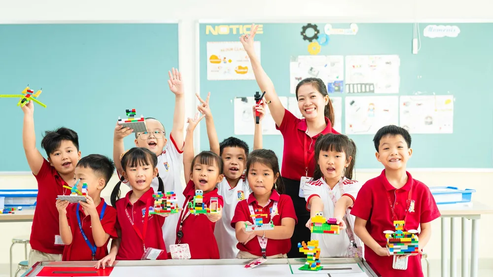 Royal School: Trưởng thành từ môi trường CLB đa dạng trải nghiệm
