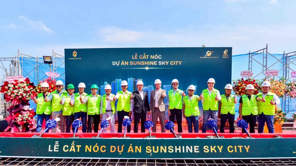Tổ hợp căn hộ “chuẩn khách sạn ven sông Sài Gòn” - Sunshine Sky City cất nóc tòa S4