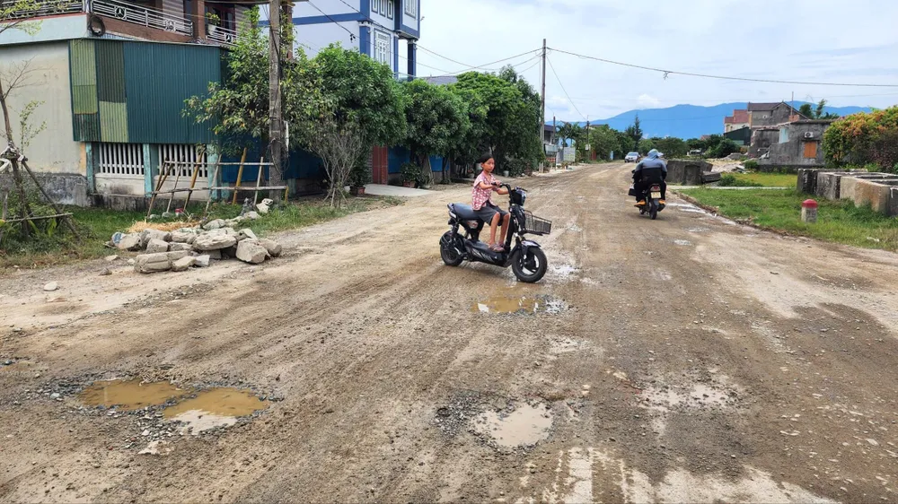 Đoạn đường 400m thi công gần 14 năm