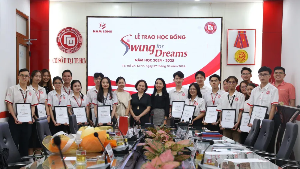 Tập đoàn Nam Long trao 72 suất học bổng “Swing for Dreams” năm 2024 với tổng giá trị 720 triệu đồng cho sinh viên tại TPHCM
