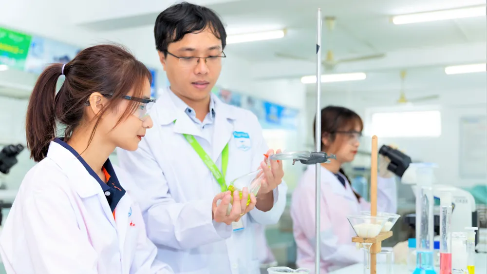 Miễn học phí cho học sinh, sinh viên là con đẻ và con nuôi của nhà giáo: Đánh giá kỹ những tác động