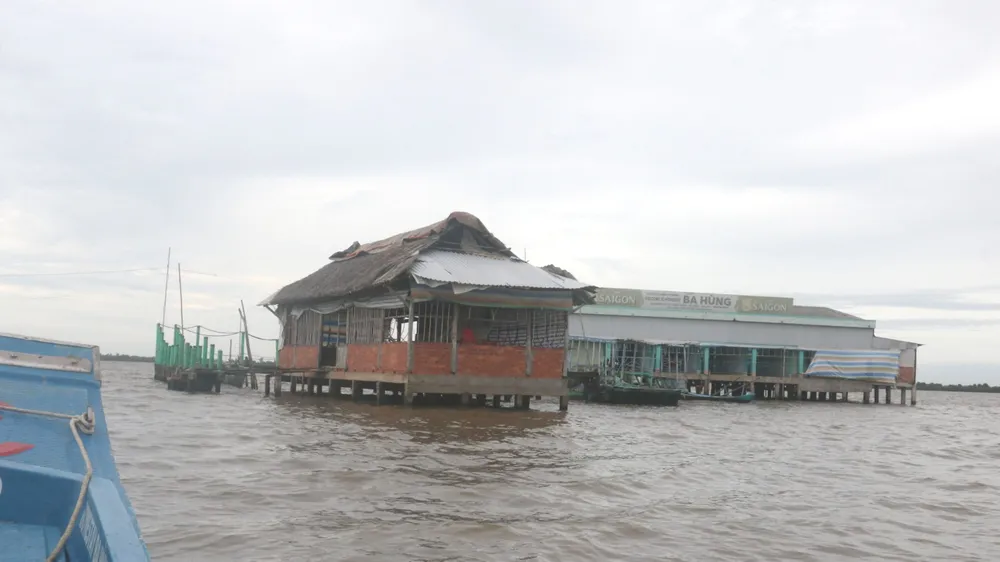 Ngang nhiên xà xẻo, lấn chiếm đầm, hồ, kênh rạch