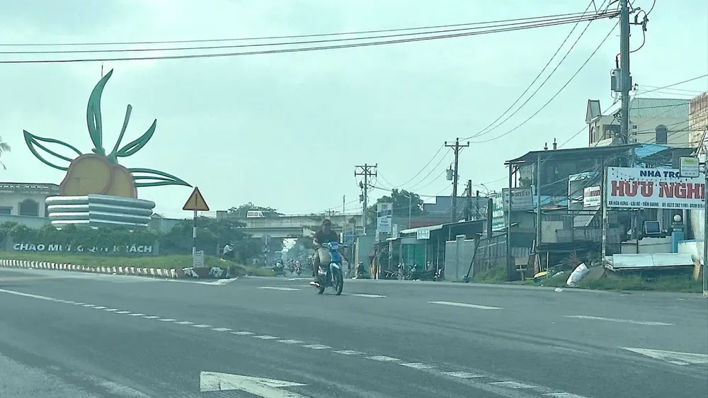 Quốc lộ 1 đoạn qua tỉnh Tiền Giang: Nhiều phương tiện lưu thông ngược chiều
